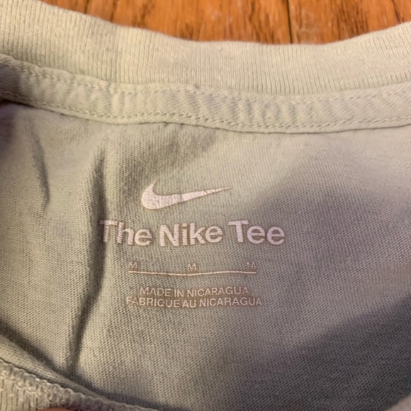 The Nike Tee M Purple Cheetah Print T-Shirt Medium Cotton Y2K - Picture 4 of 7